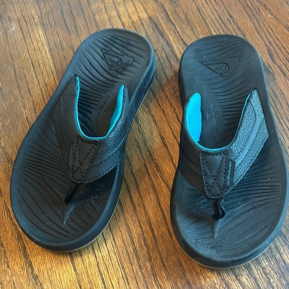 Quiksilver Black and Blue Sandals with Wave Grip